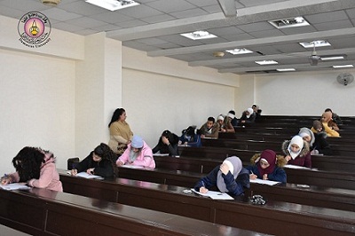 رئيس جامعة دمشق يطلع على سير العملية الامتحانية في كلية الحقوق 